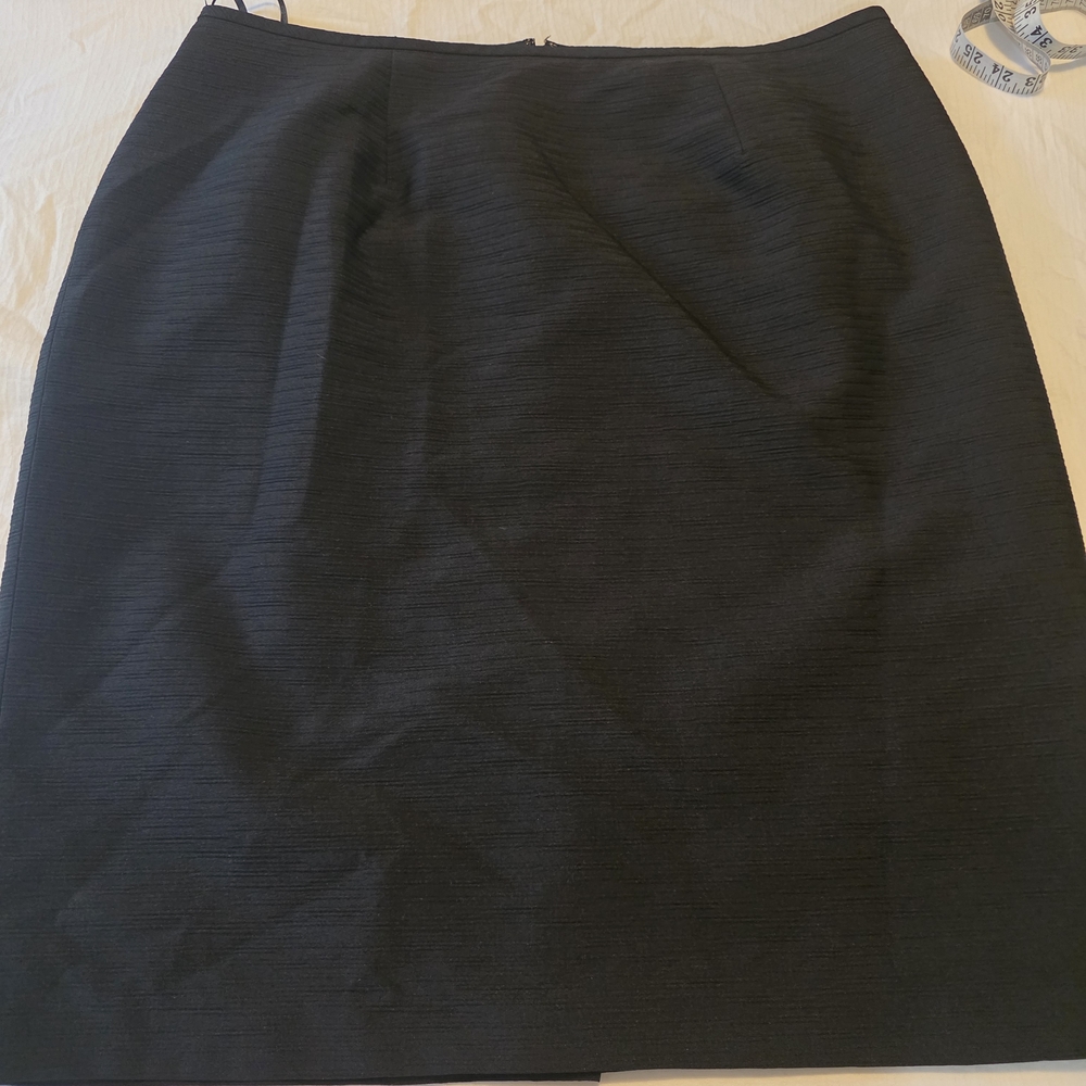 Elegant Black Pencil Skirt